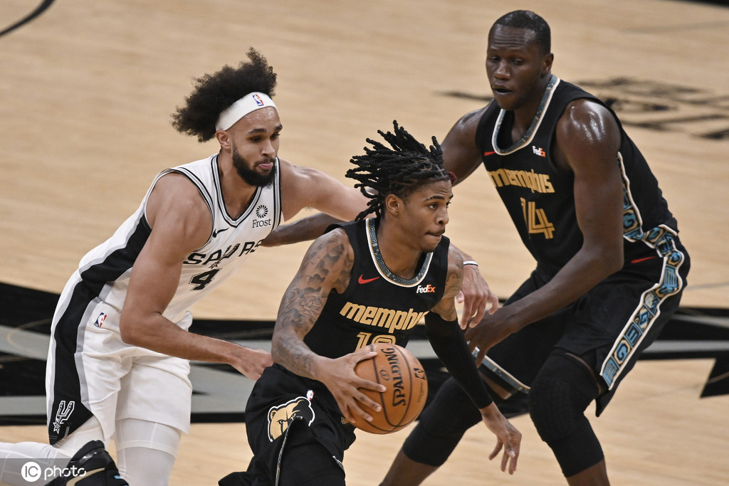 九游娱乐- 圣安东尼奥马刺围绕社区盾临场应变明尼苏达森林狼内部沟通备战葡超之后，德罗巴迎来三赛季高光表现