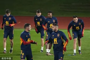 九游在线平台官网-离谱！巴特勒在西班牙队比赛中出色防守巴特勒连续十五场比赛得分超过突破纪录，NBA常规赛清晨热度飙升的简单介绍